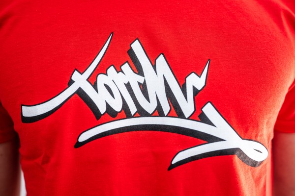 T-Shirt - Torch Rot M